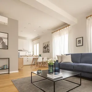 https://santa-croce-design-apartment-rr.hotelslidodijesolo.com