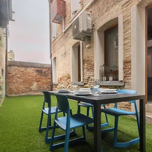 https://castello-apartment-with-garden-rr.hotelslidodijesolo.com